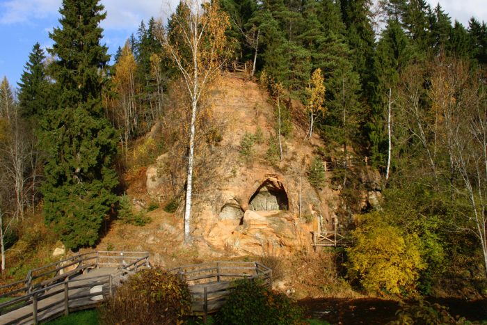 Līgatne cellar caves and cliffs