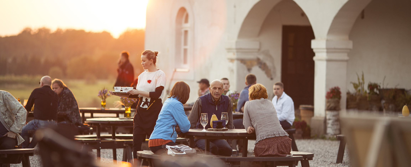 Valmiermuiža Manor invites travellers to stop for a hearty meal and a glass of delicious beer